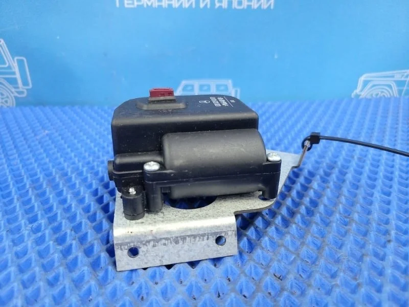 Моторчик oткpывания форточки Mercedes-Benz Vito 2001 A6388290001 W638 M111980, задний левый