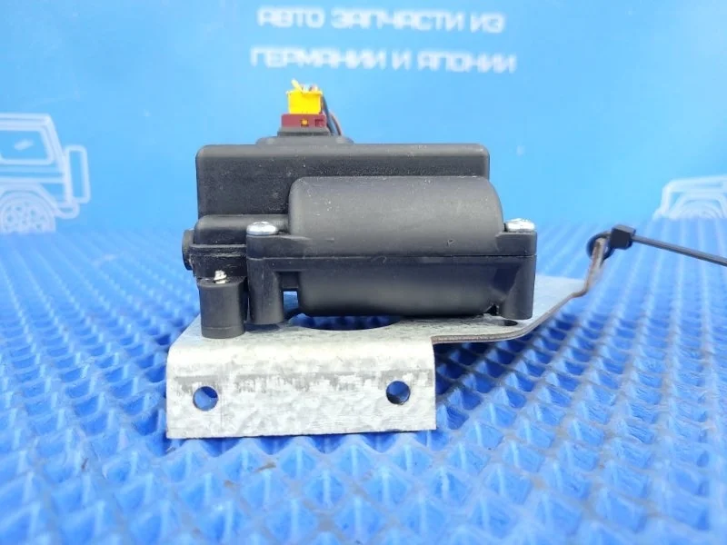 Моторчик oткpывания форточки Mercedes-Benz Vito 2001 A6388290001 W638 M111980, задний левый