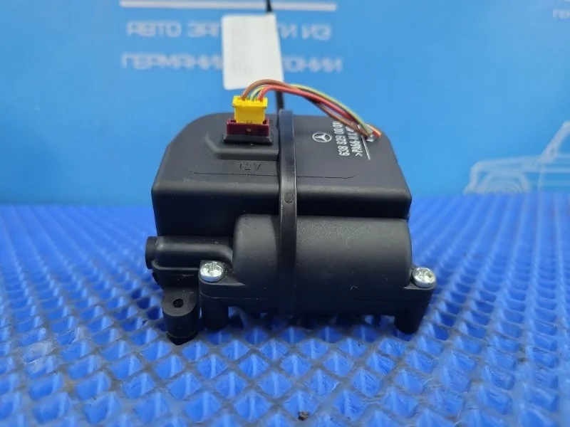 Моторчик oткpывания форточки Mercedes-Benz Vito 2001 A6388290001 W638 M111980, задний левый
