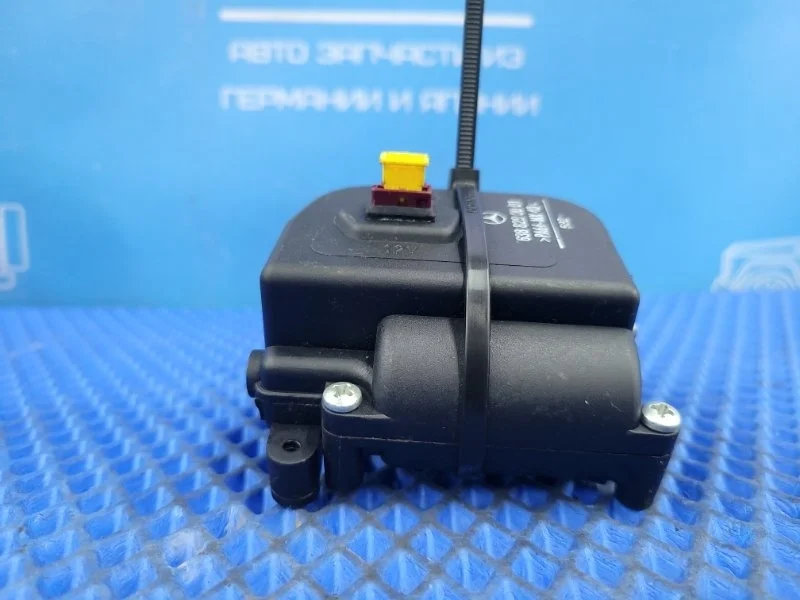 Моторчик oткpывания форточки Mercedes-Benz Vito 2001 A6388290001 W638 M111980, задний левый