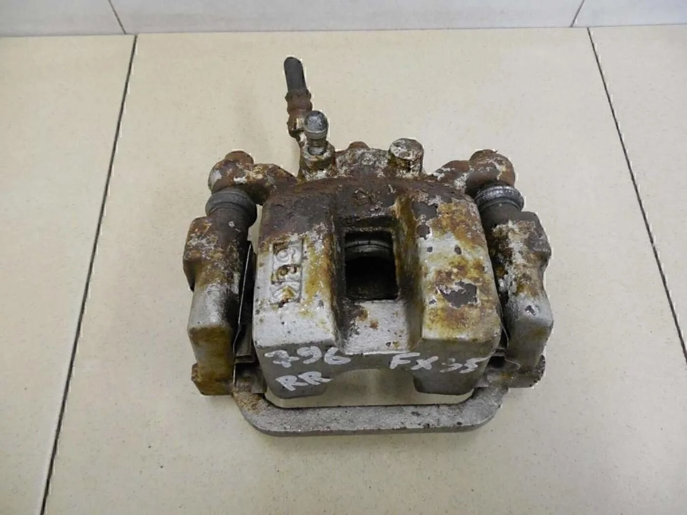 Суппорт задний правый FX (S50) 2003-2007