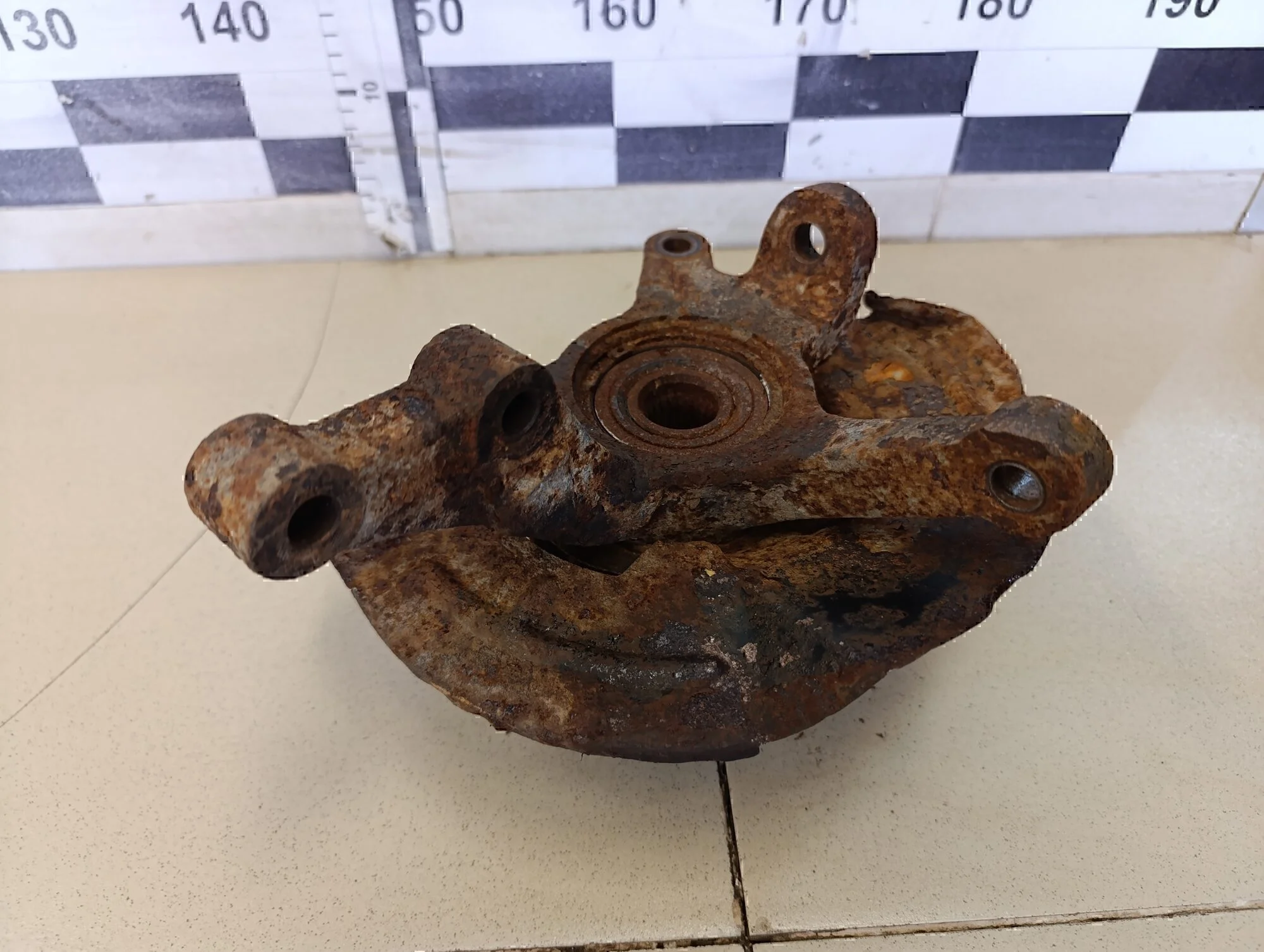 Кулак поворотный передний левый Getz 2002-2010