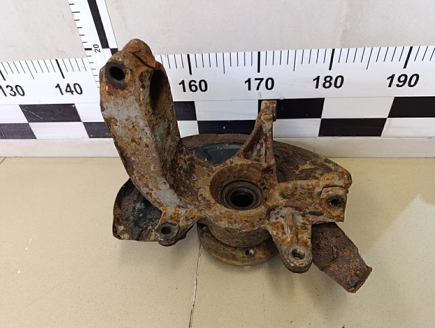 Кулак поворотный передний правый Megane II 2002-2009