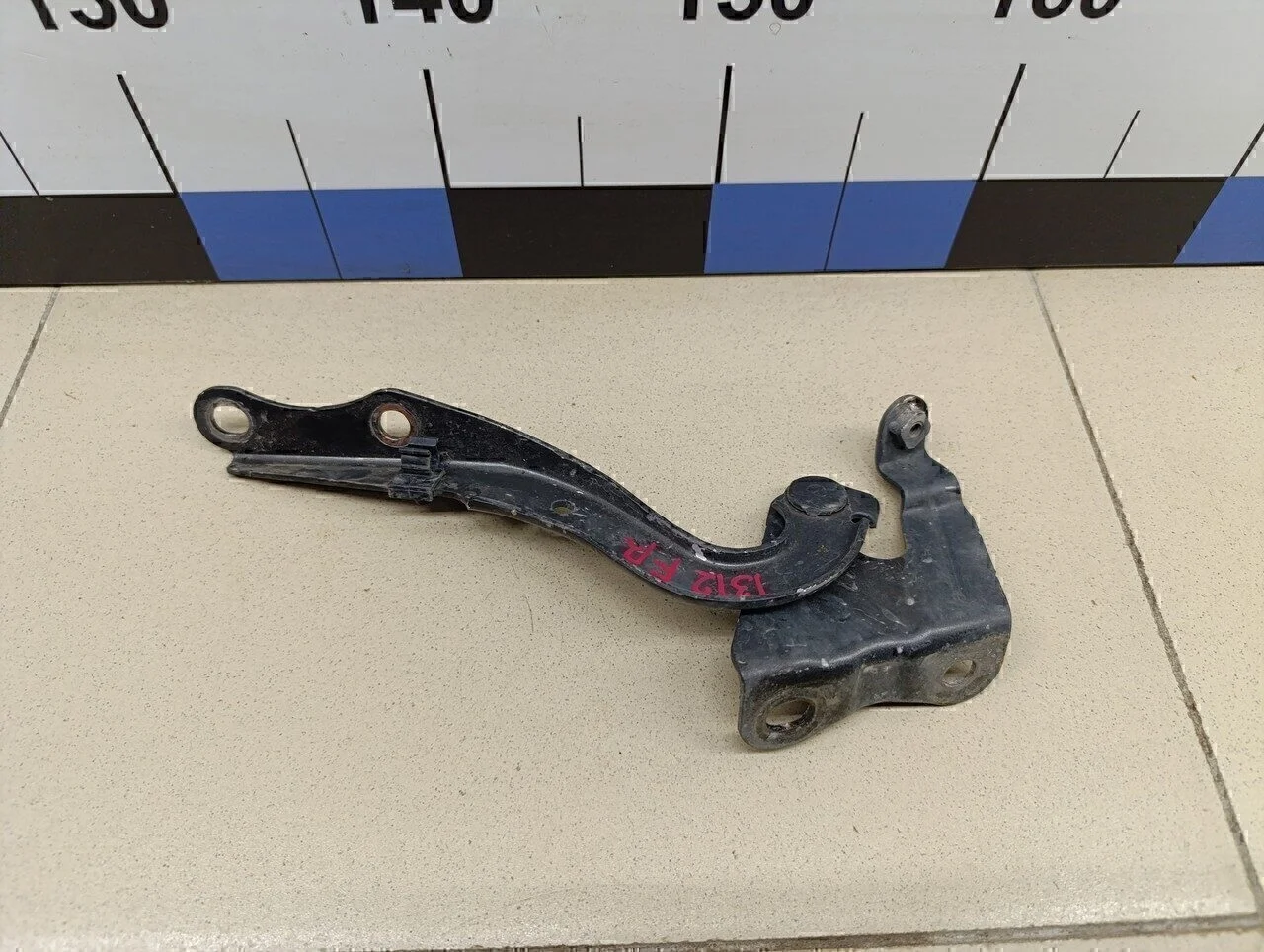 Петля капота правая Corolla E15 2006-2013