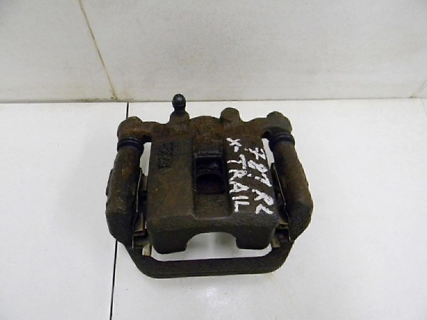 Суппорт задний левый X-Trail (T30) 2001-2006