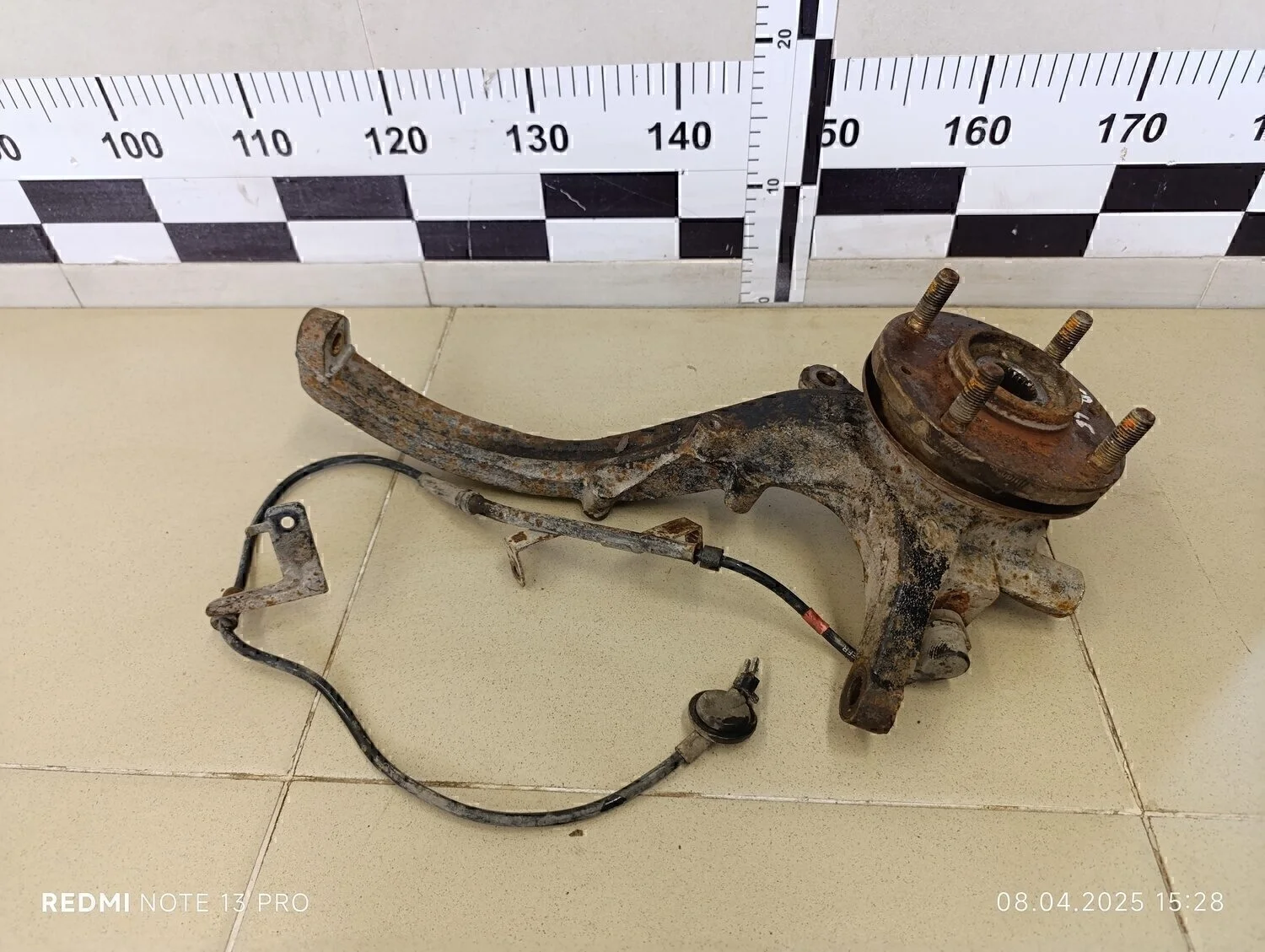 Кулак поворотный передний правый Magentis 2000-2005