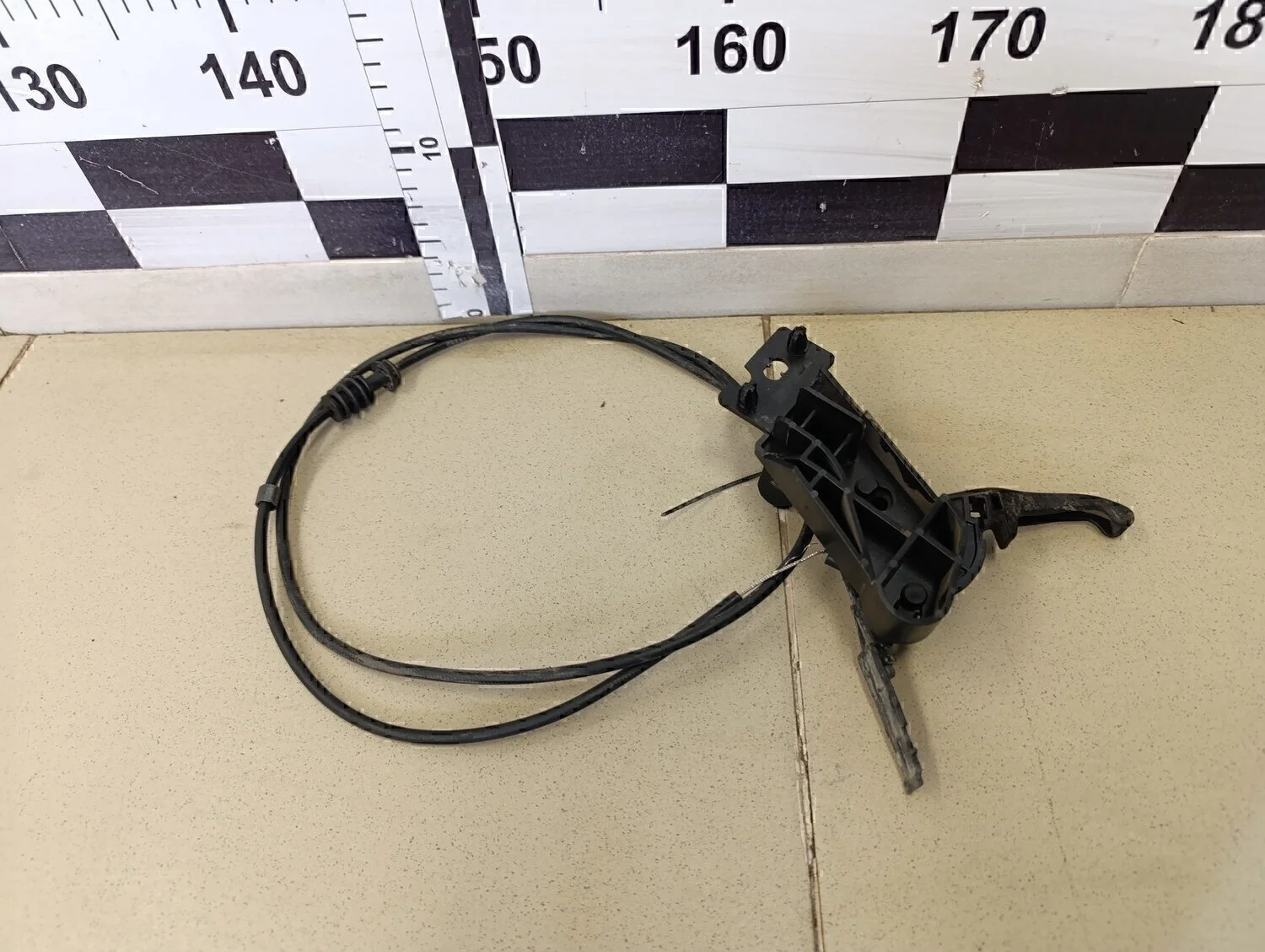 Трос открывания капота Megane II 2002-2009