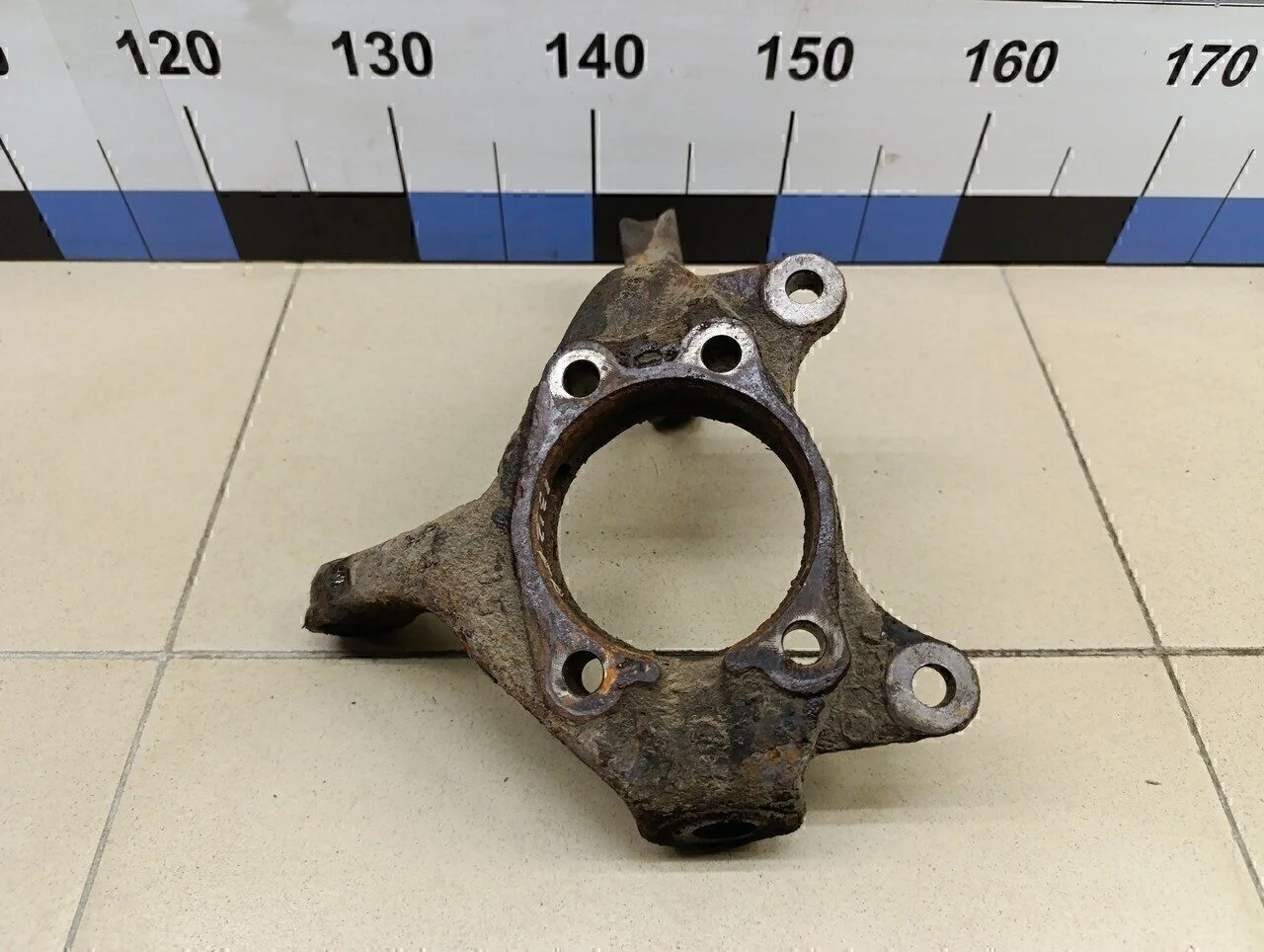 Кулак поворотный передний правый Corolla E15 2006-2013