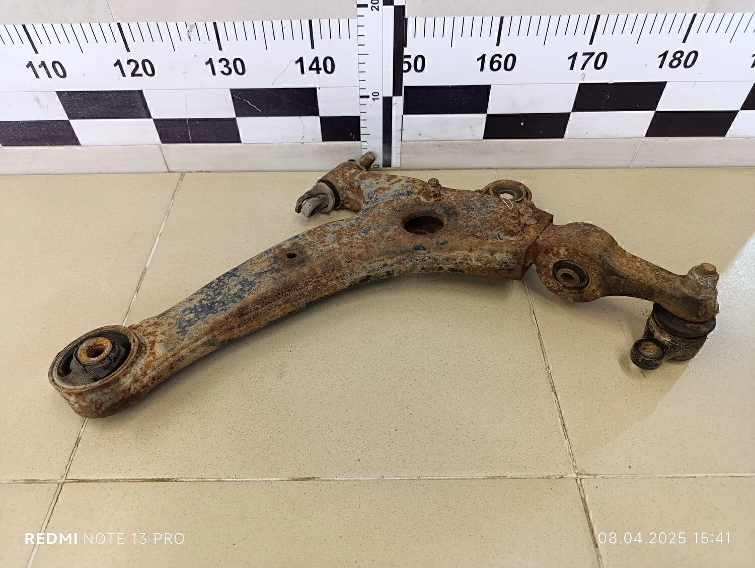 Рычаг передний нижний левый Magentis 2000-2005