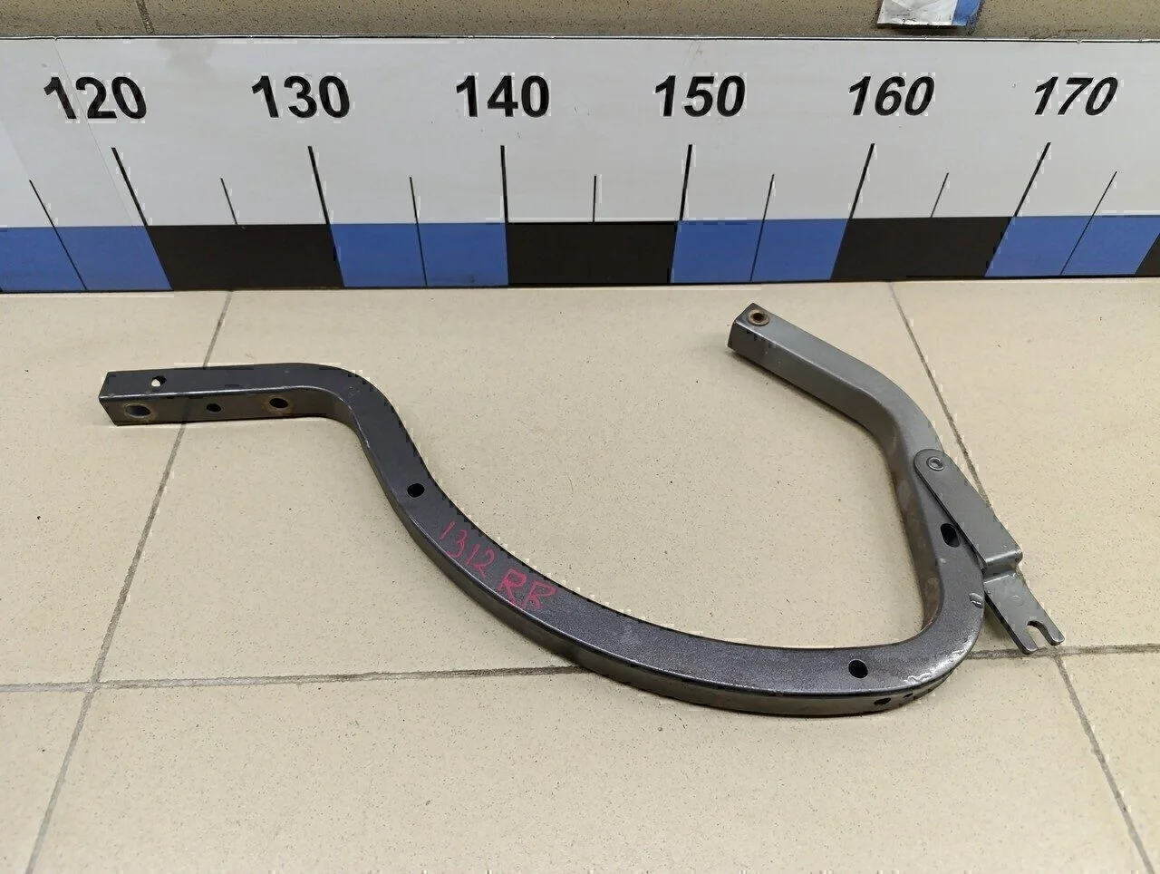 Петля крышки багажника Corolla E15 2006-2013