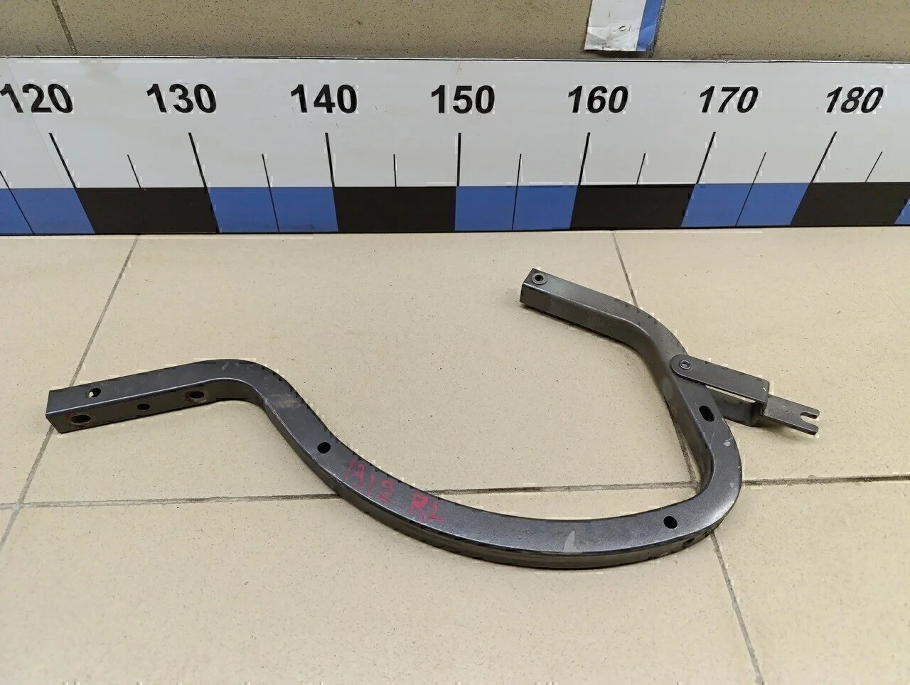 Петля крышки багажника Corolla E15 2006-2013