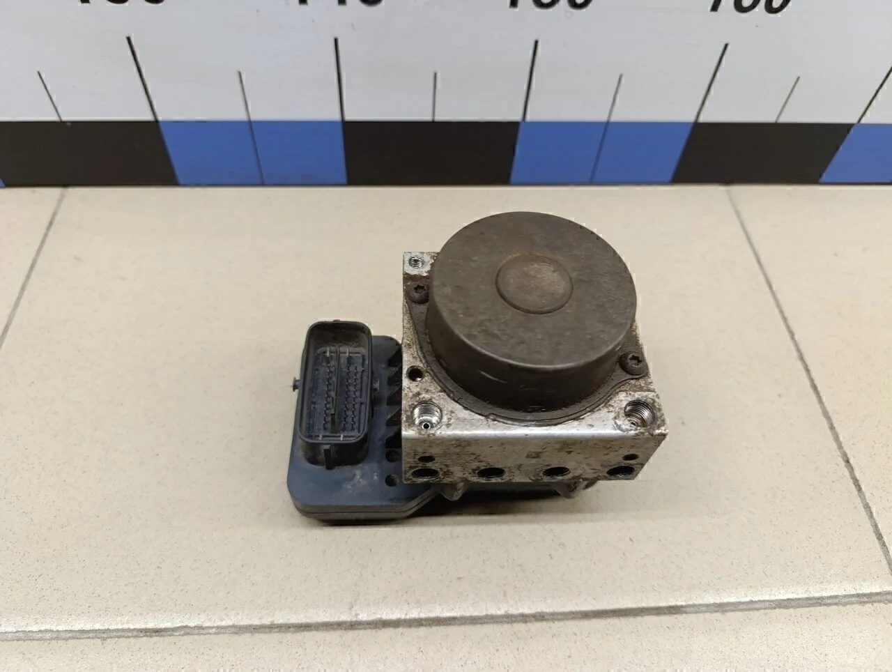 Блок ABS (насос) Corolla E15 2006-2013