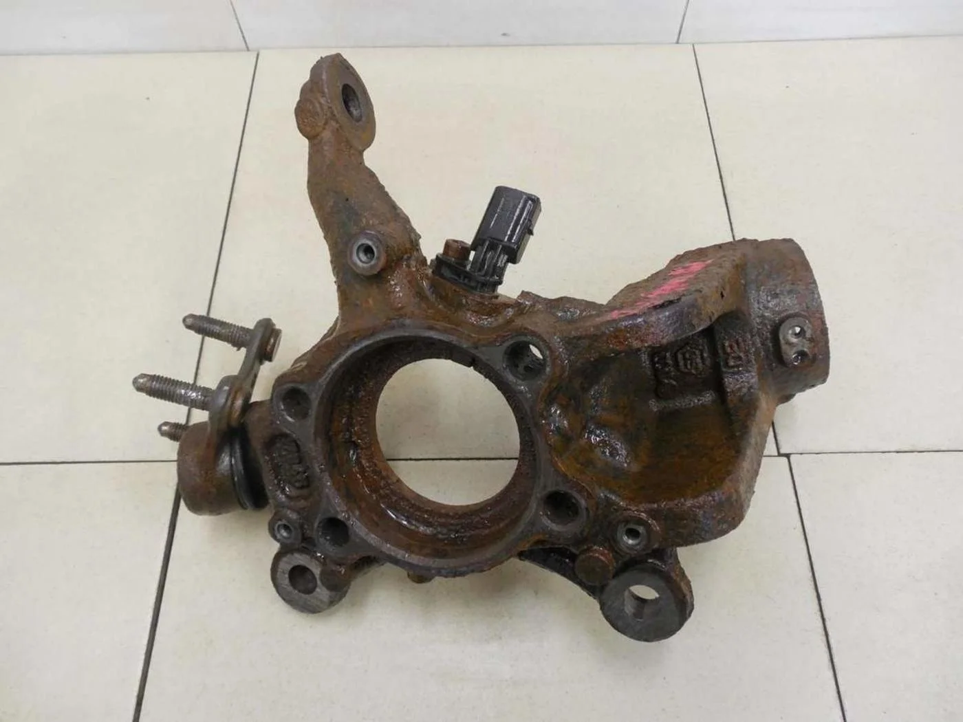 Кулак поворотный передний правый Tiguan 2007-2011