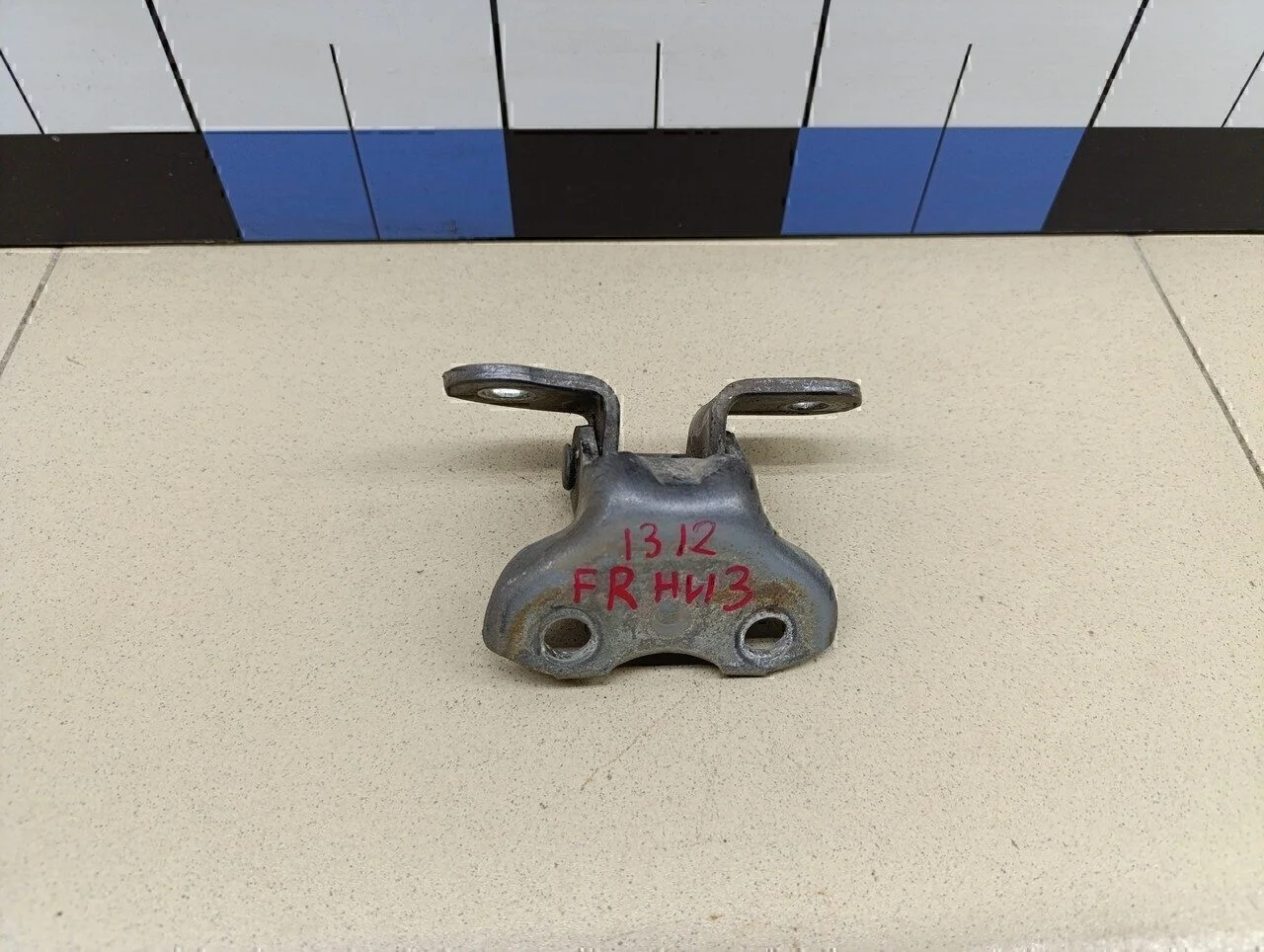 Петля двери передней правой нижняя Corolla E15 2006-2013