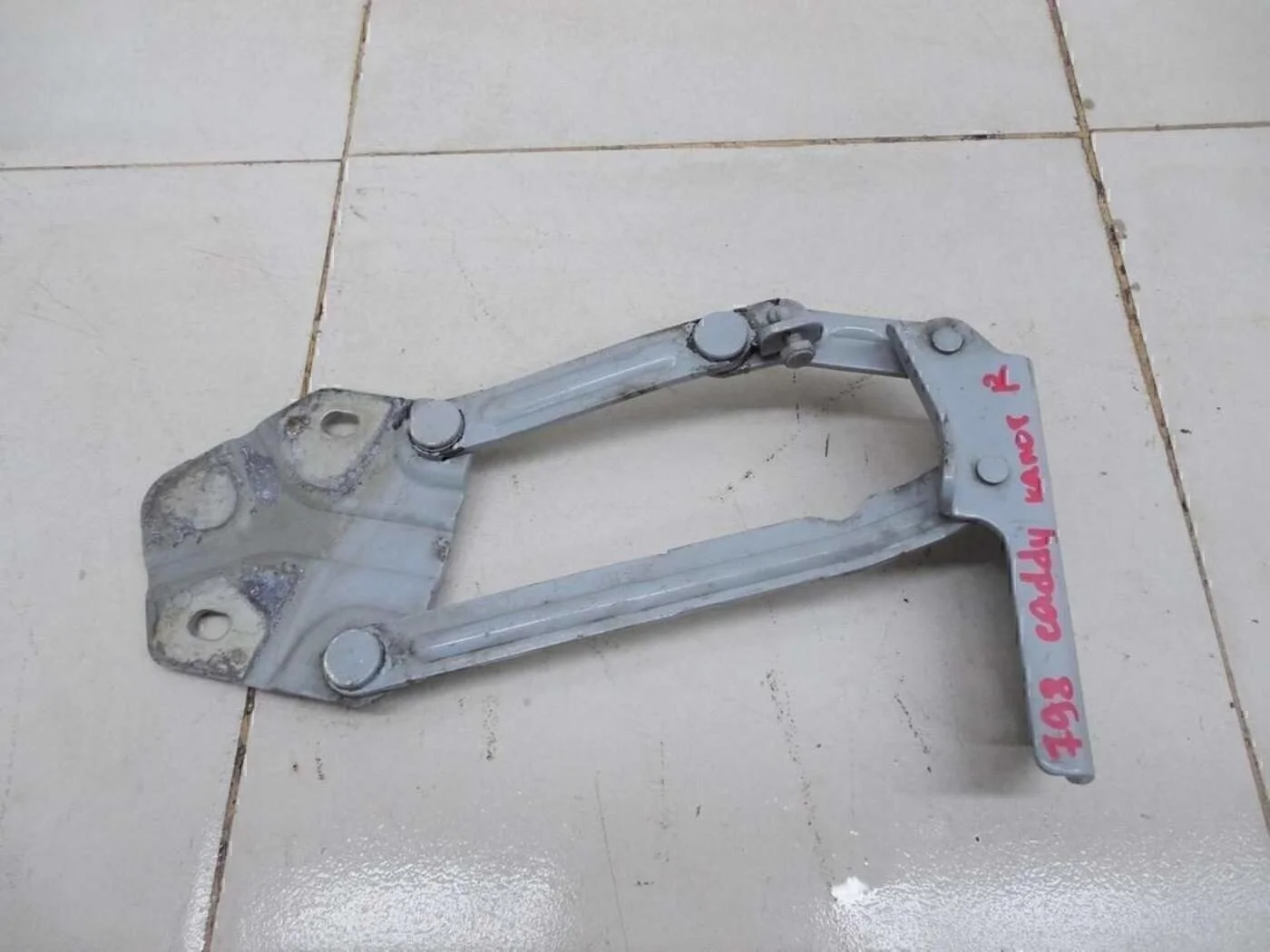 Петля капота правая Touran 2003-2010