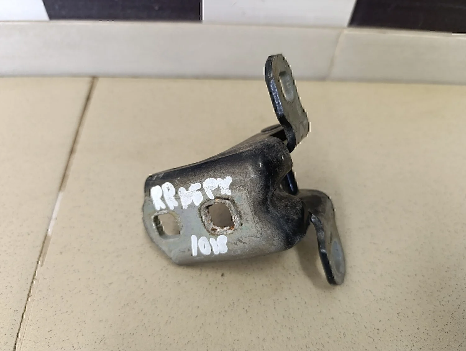 Петля двери задней правой верхняя Megane II 2002-2009