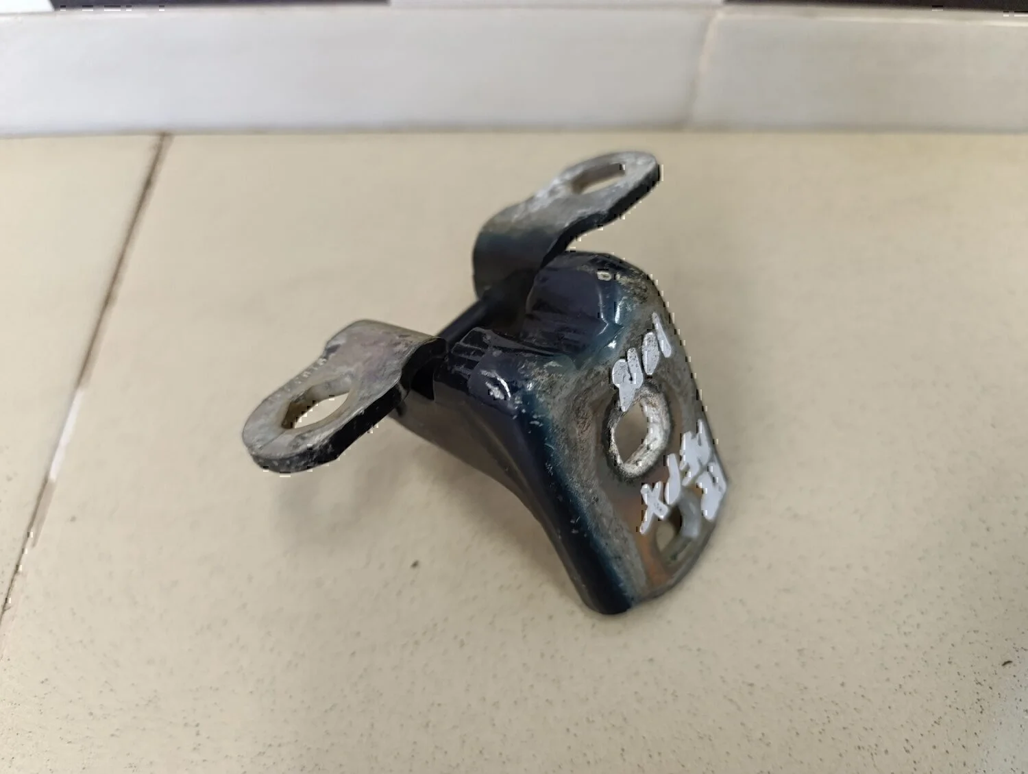 Петля двери задней правой верхняя Megane II 2002-2009