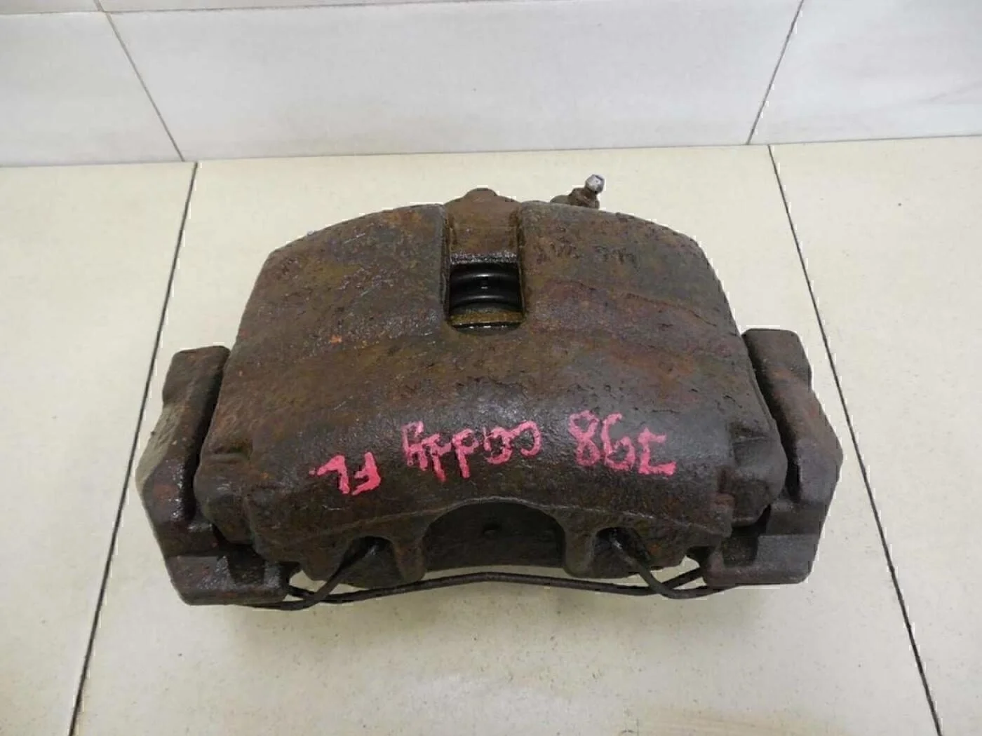 Суппорт передний левый Passat [B6] 2005-2010