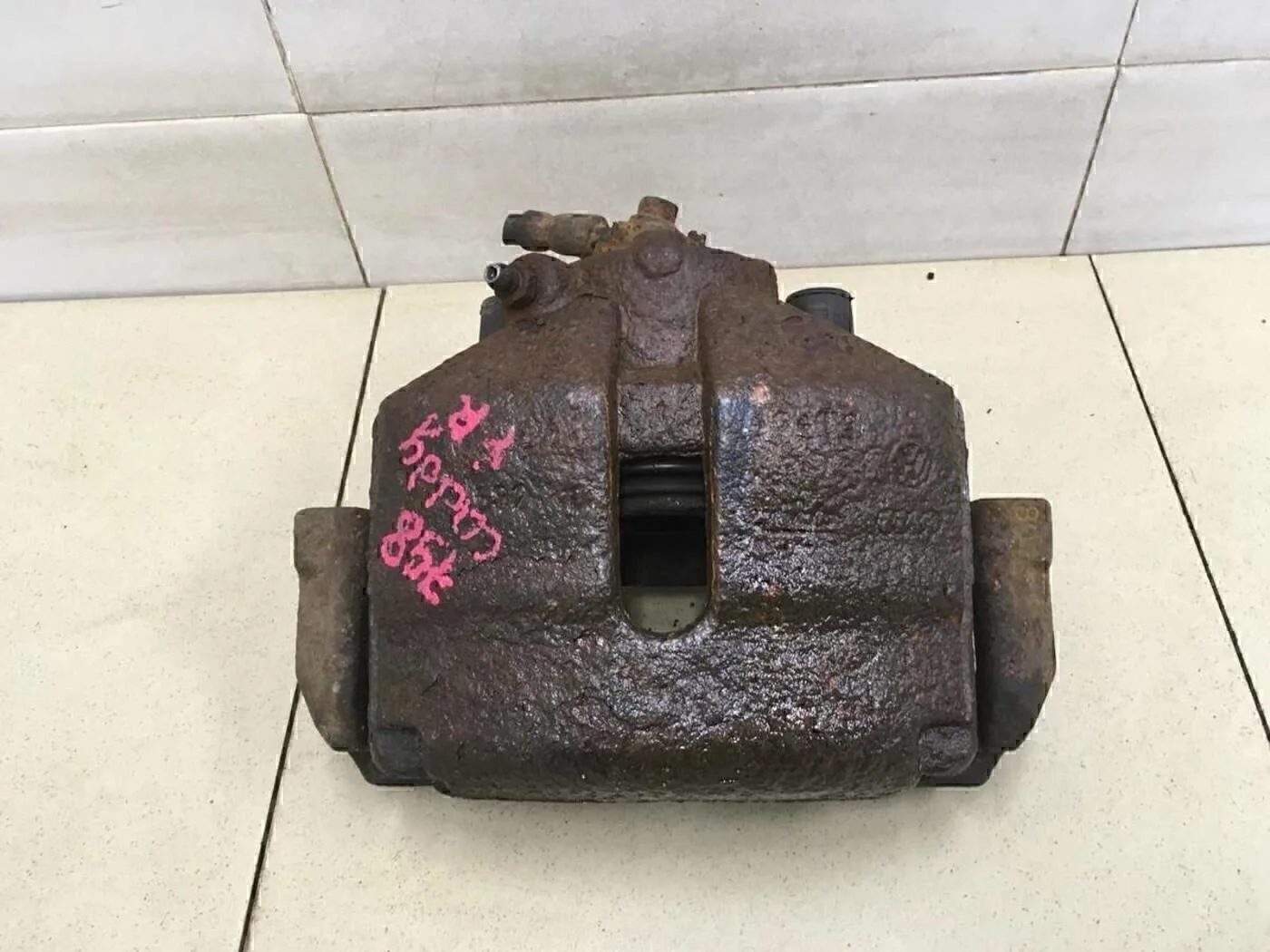 Суппорт передний правый Passat [B6] 2005-2010