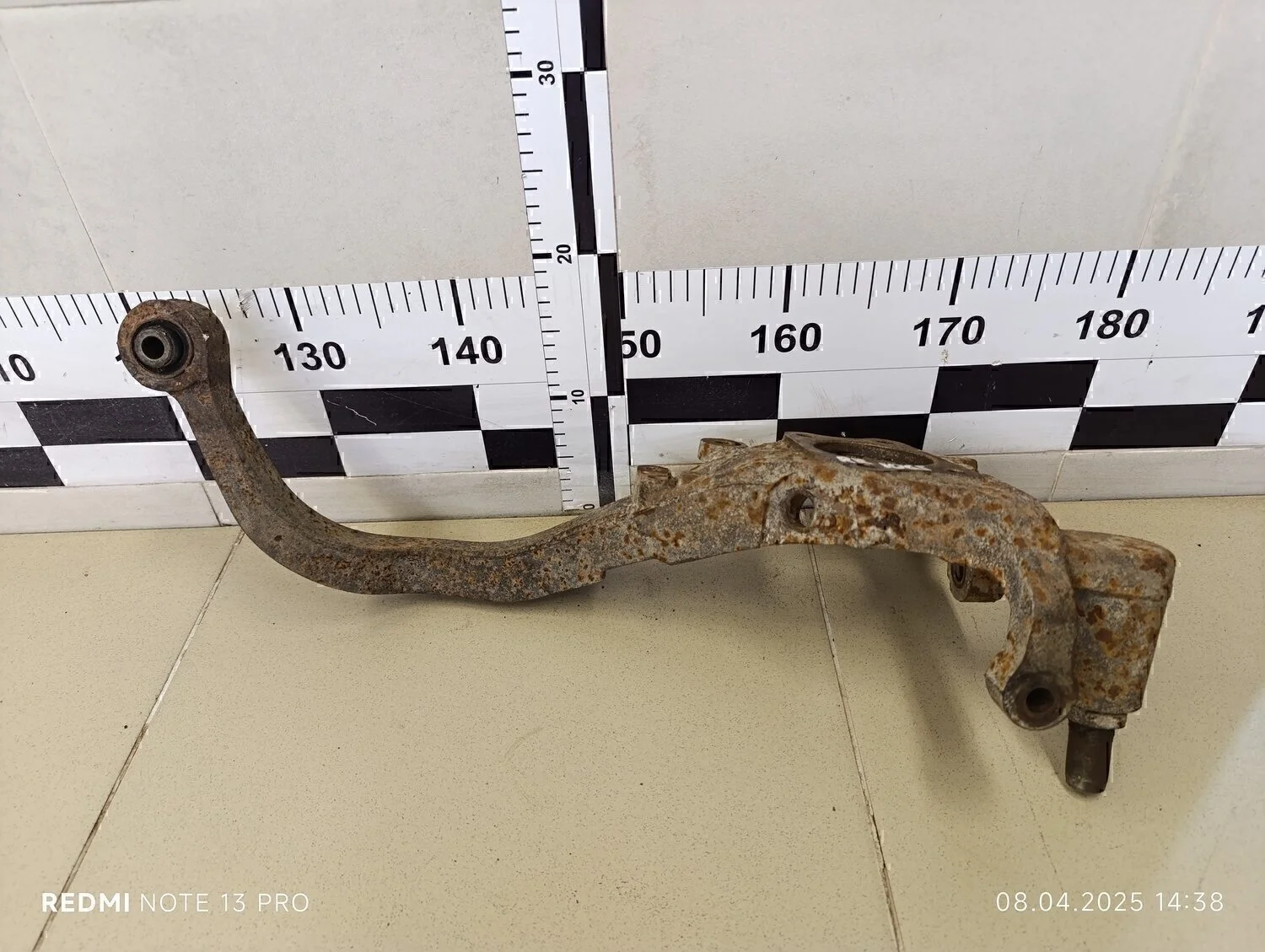 Кулак поворотный задний правый Magentis 2000-2005