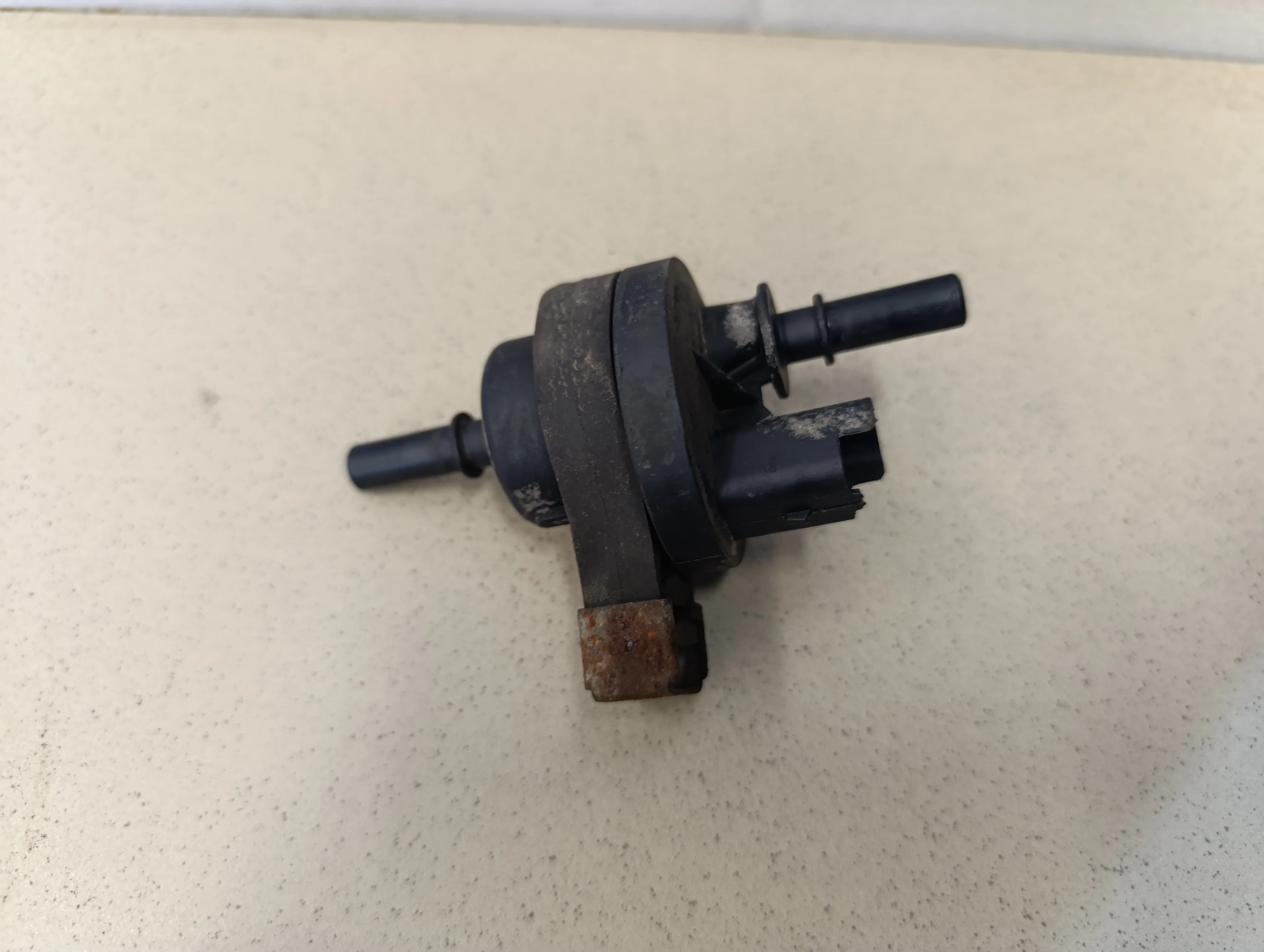 Клапан вентиляции топливного бака Duster 2012>