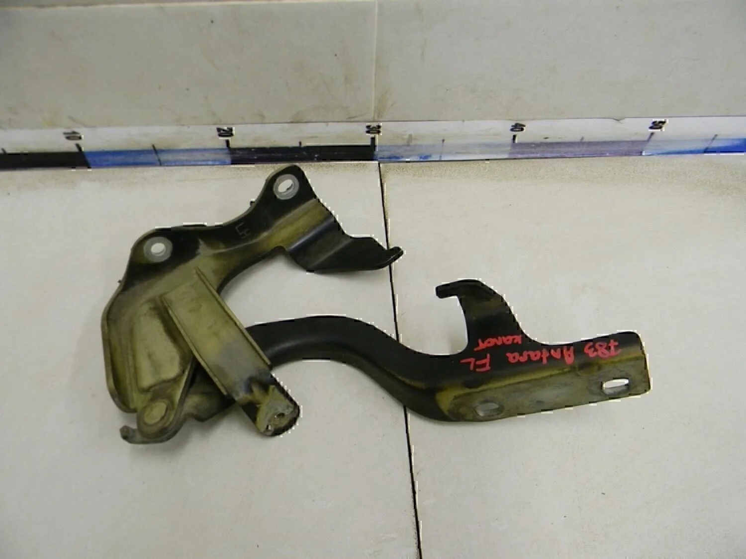 Петля капота левая Captiva (C100) 2006-2010