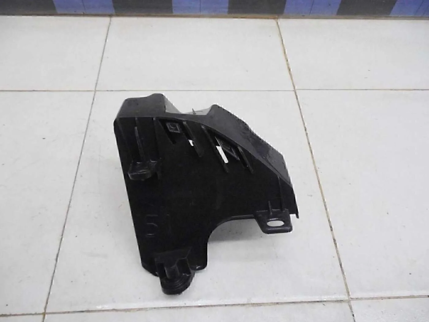 кронштейн заднего бампера C4 2005-2011