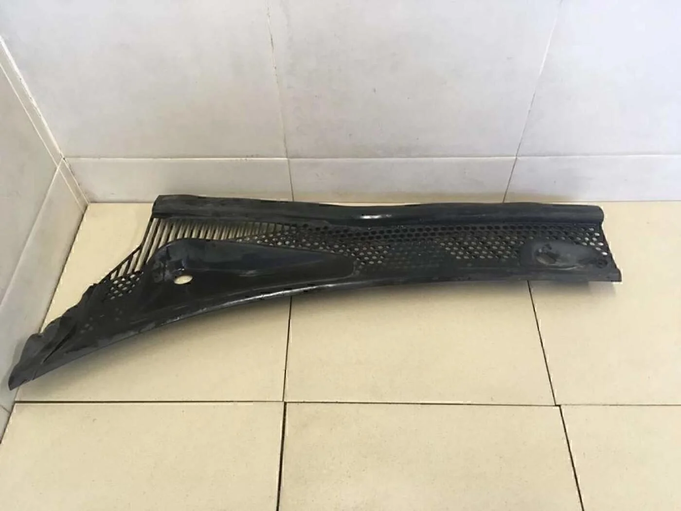 Решетка стеклооч. (планка под лобовое стекло) Focus I 1998-2004