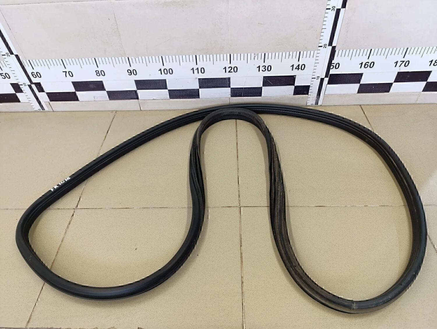 Уплотнитель двери Megane II 2002-2009