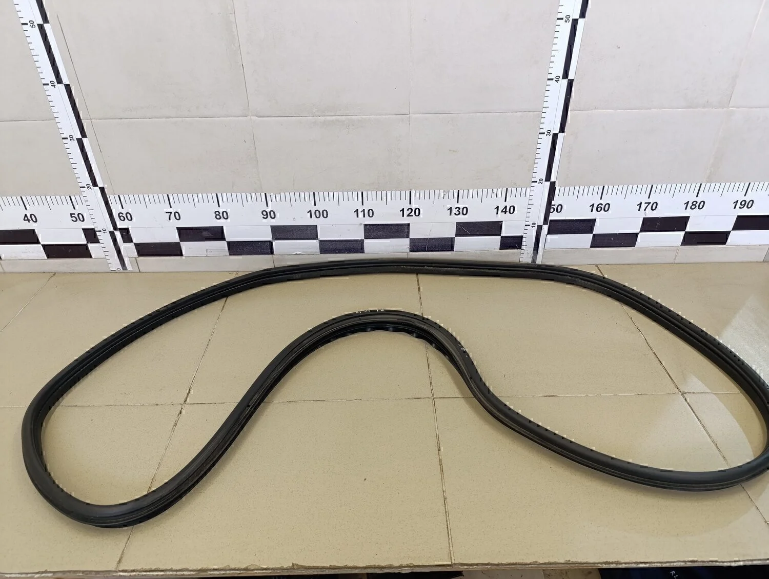 Уплотнитель двери Megane II 2002-2009