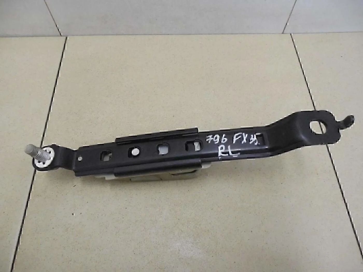 Механизм регулировки ремня безопасности FX (S50) 2003-2007