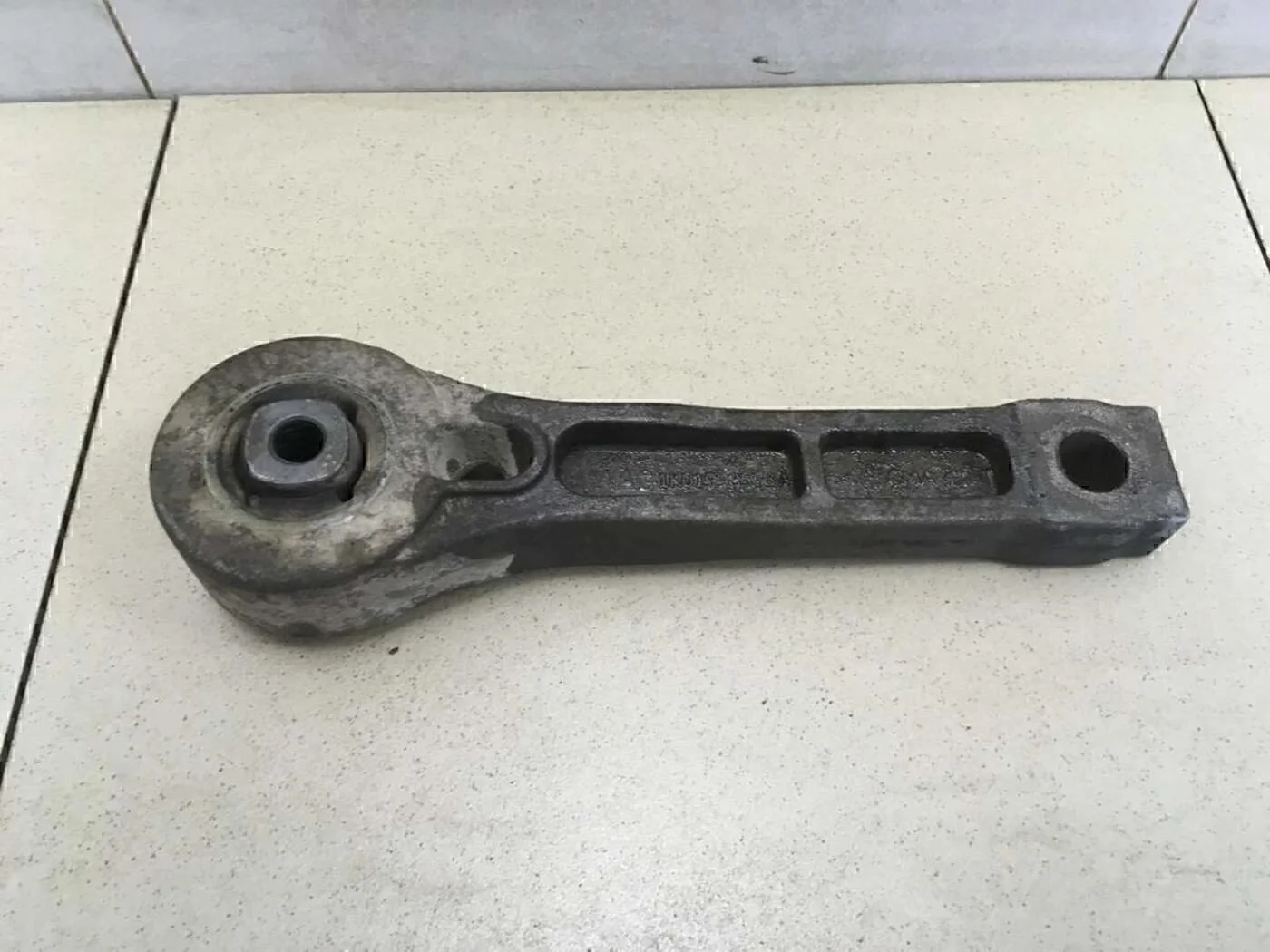 Опора двигателя задняя Yeti 2009>