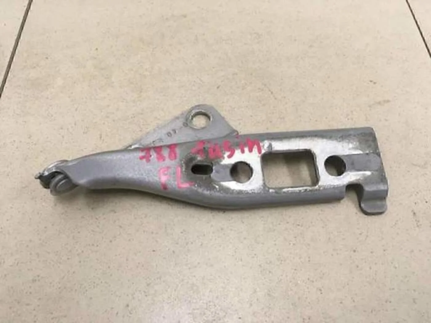 Петля капота левая Fusion 2002-2012