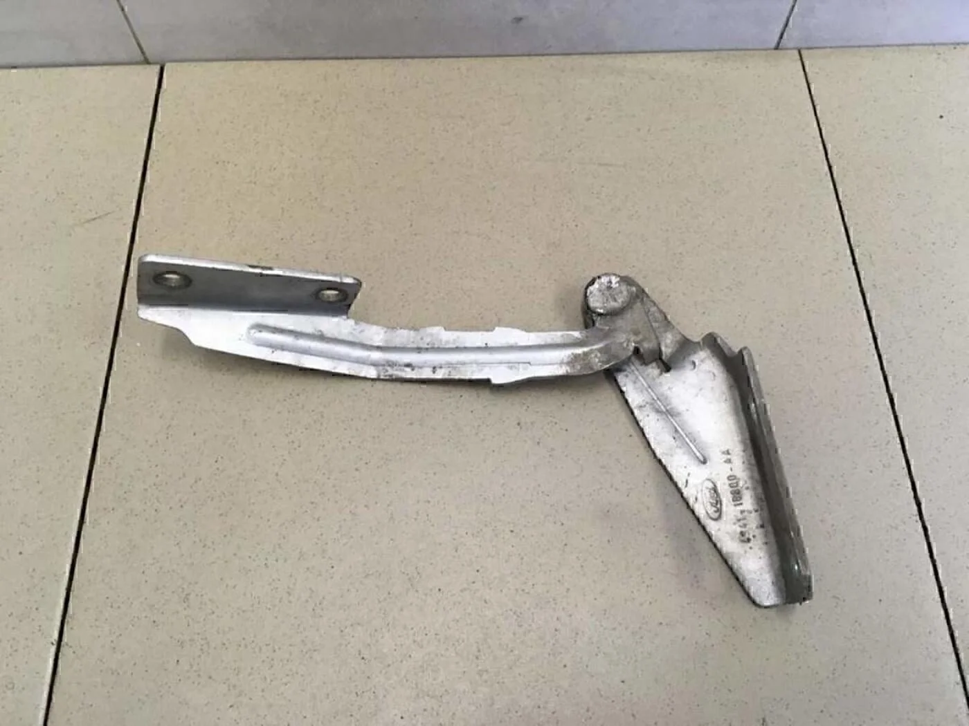 Петля капота правая Focus I 1998-2004