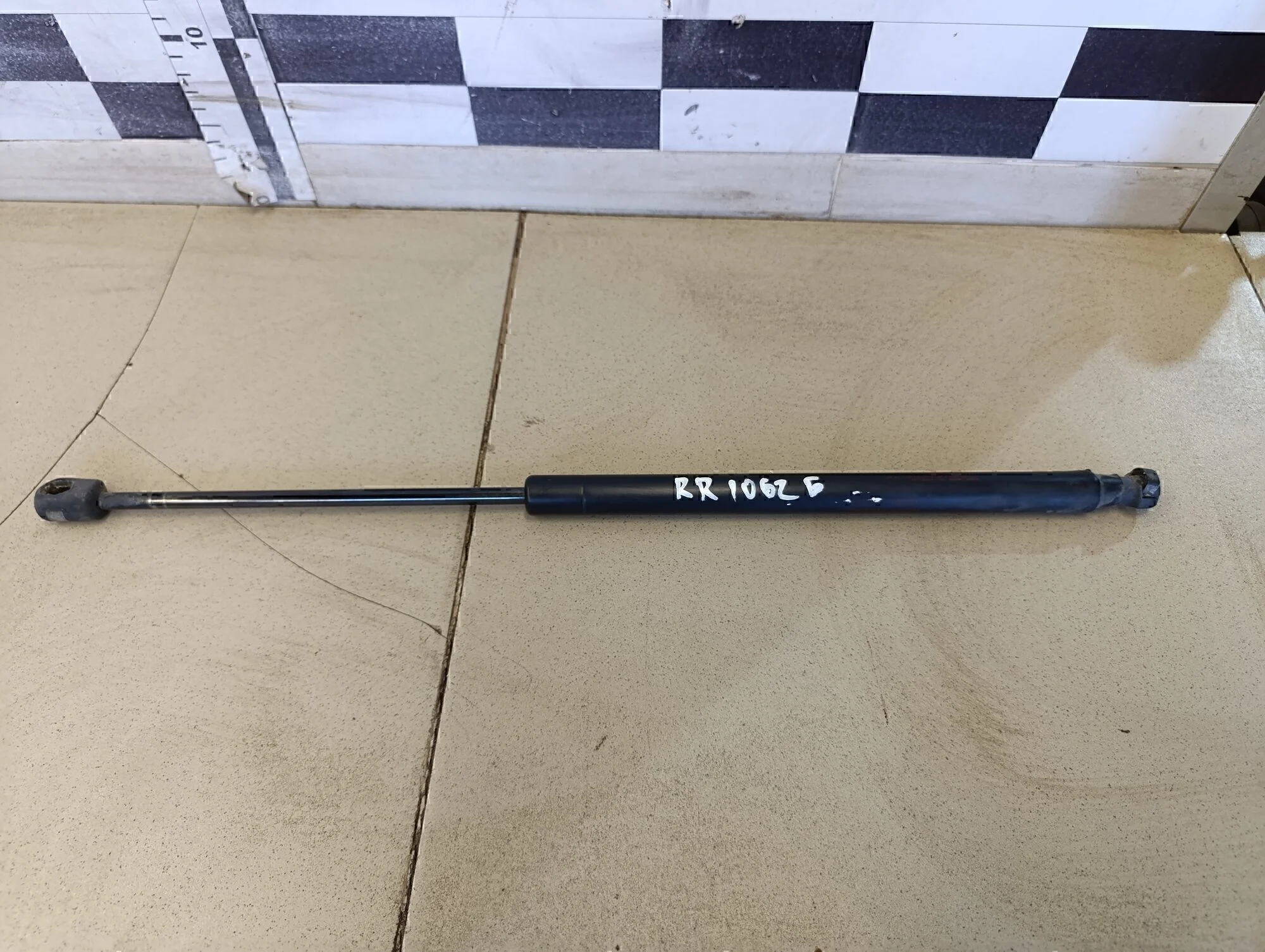 Амортизатор двери багажника Getz 2002-2010