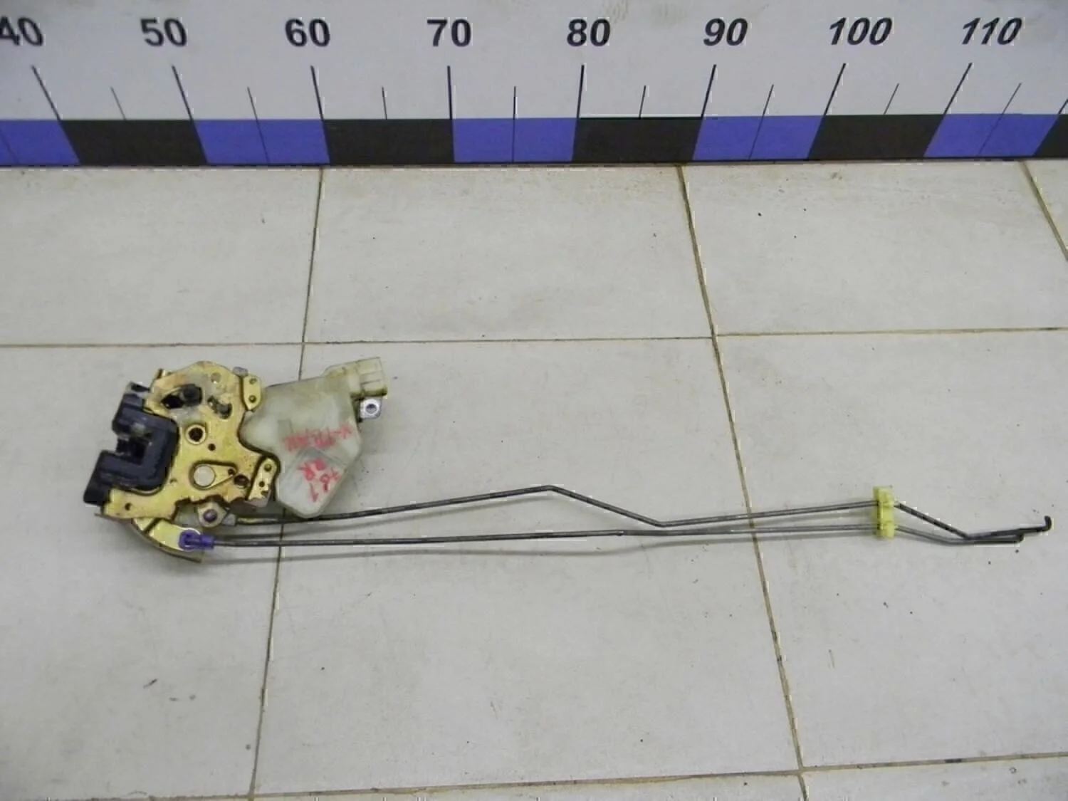 Замок двери задней правой X-Trail (T30) 2001-2006