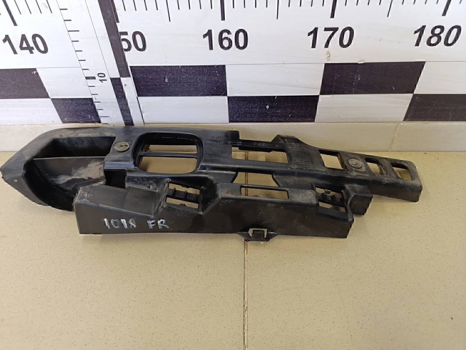 Направляющая заднего бампера правая Megane II 2002-2009