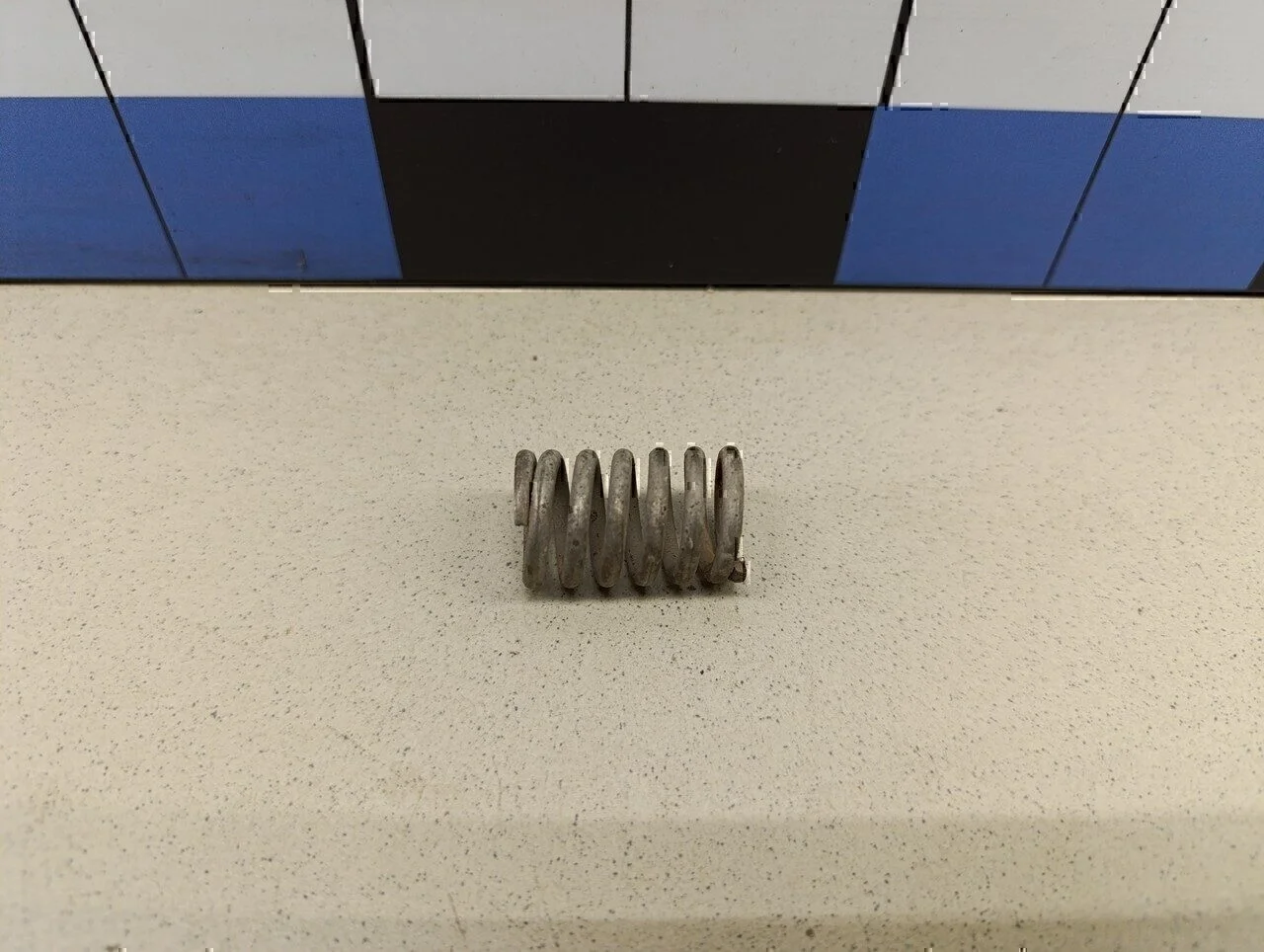 Пружина крепления глушителя Avensis II 2003-2008