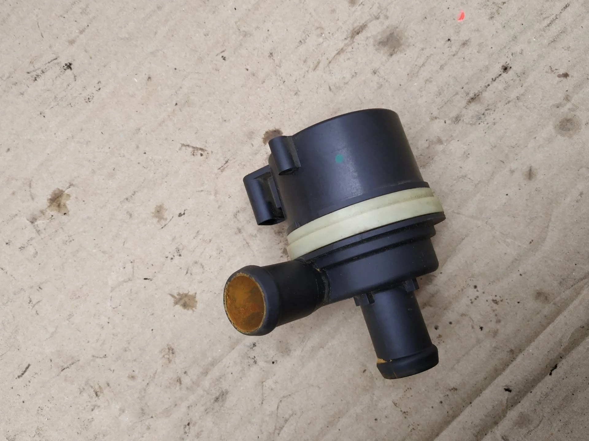 Насос (помпа) электрический Volkswagen Touareg 2 7P6 2012