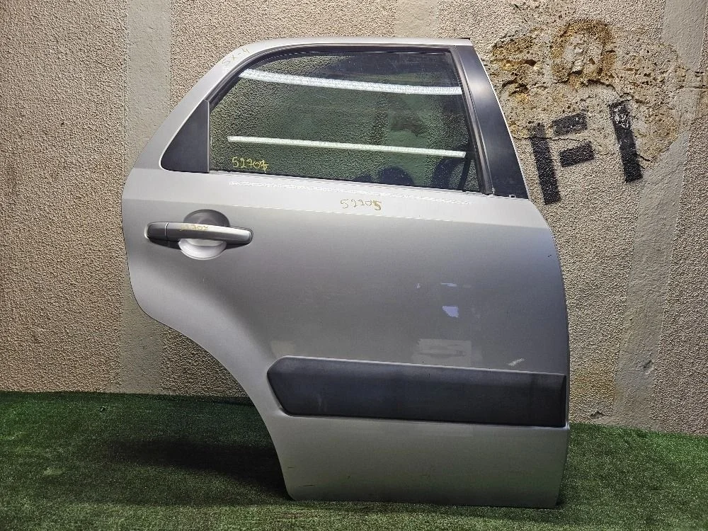 Дверь задняя правая на Suzuki SX4