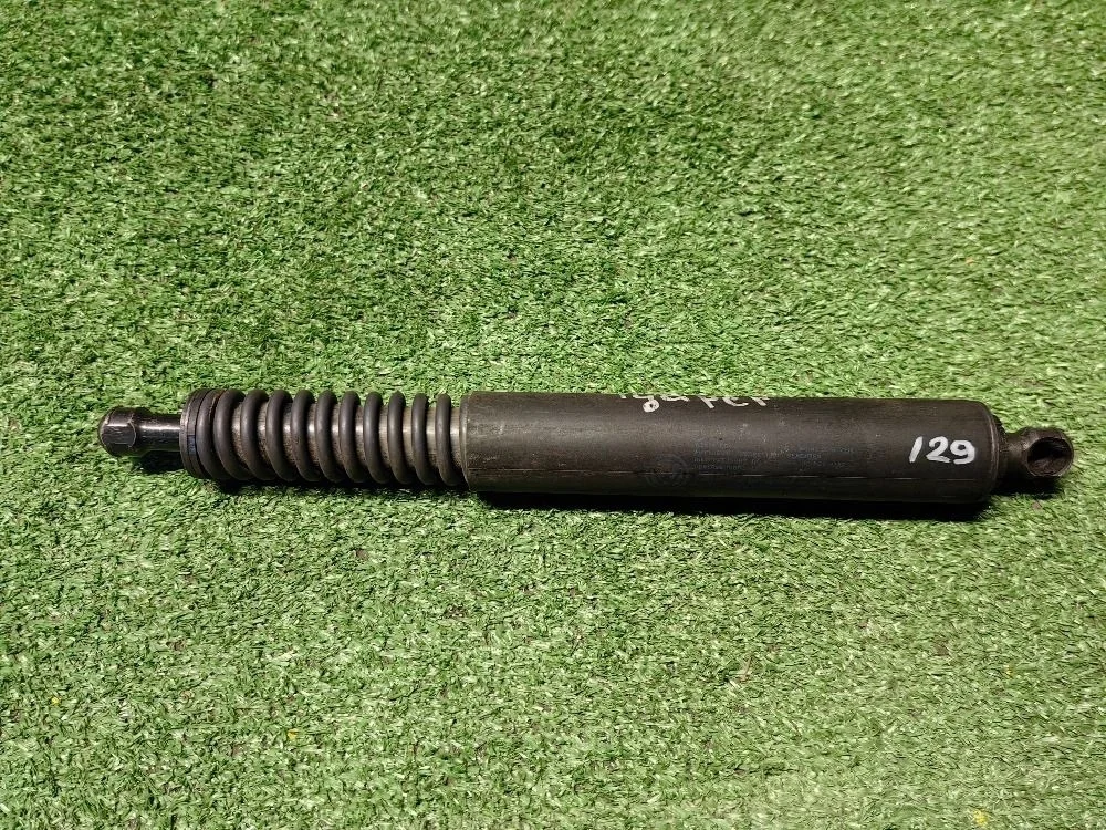 Амортизатор крышки багажника VW Touareg