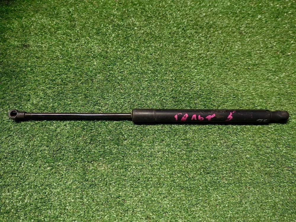 Амортизатор крышки багажника VW Golf 5