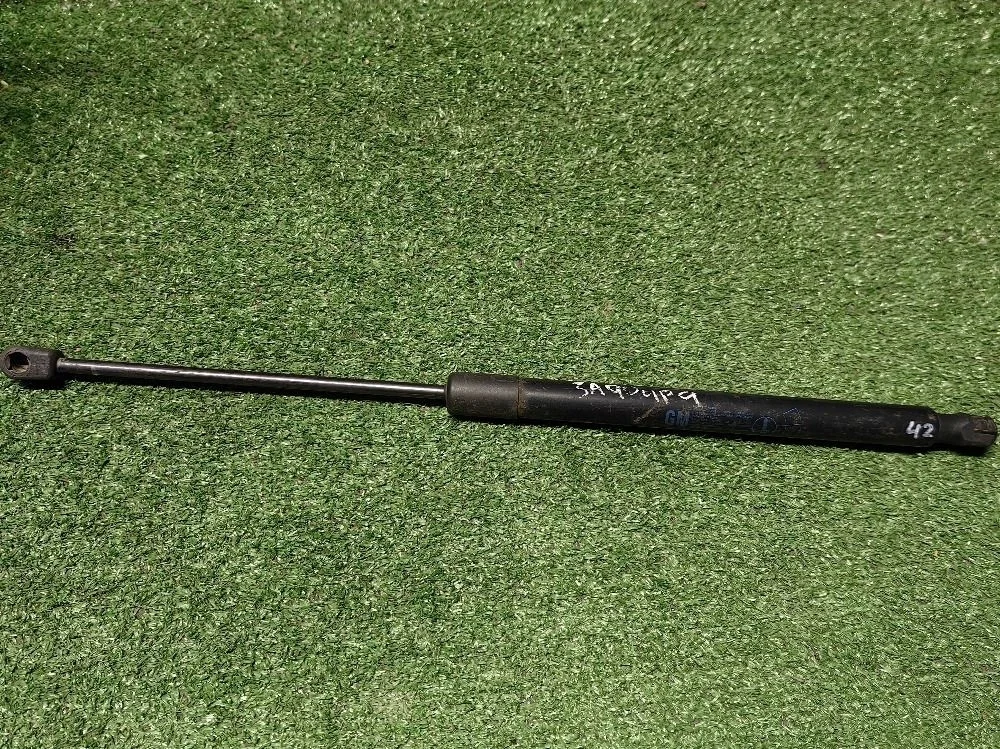 Амортизатор багажника Opel Zafira B