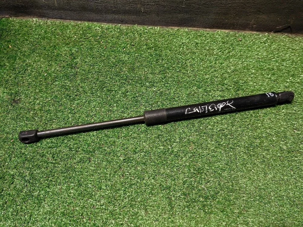 Амортизатор багажника Hyundai Santa Fe 2