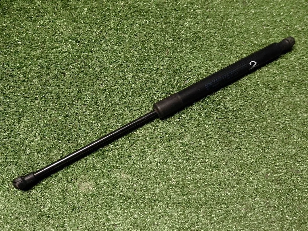 Амортизатор крышки багажника VW Golf 5