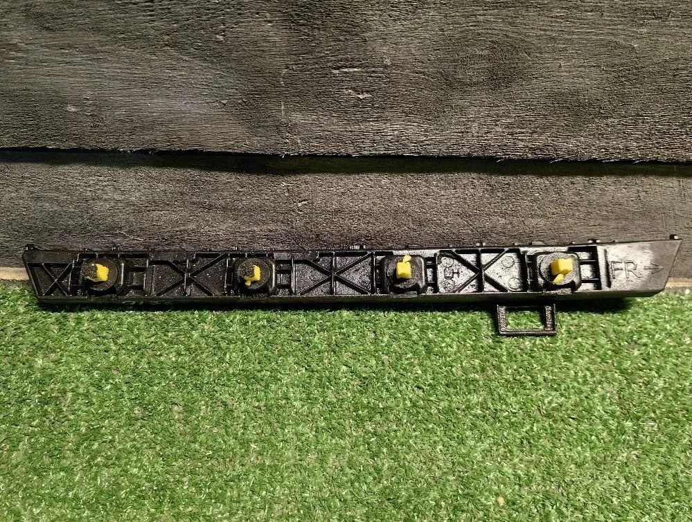 Кронштейн заднего бампера левый Hyundai Solaris 2