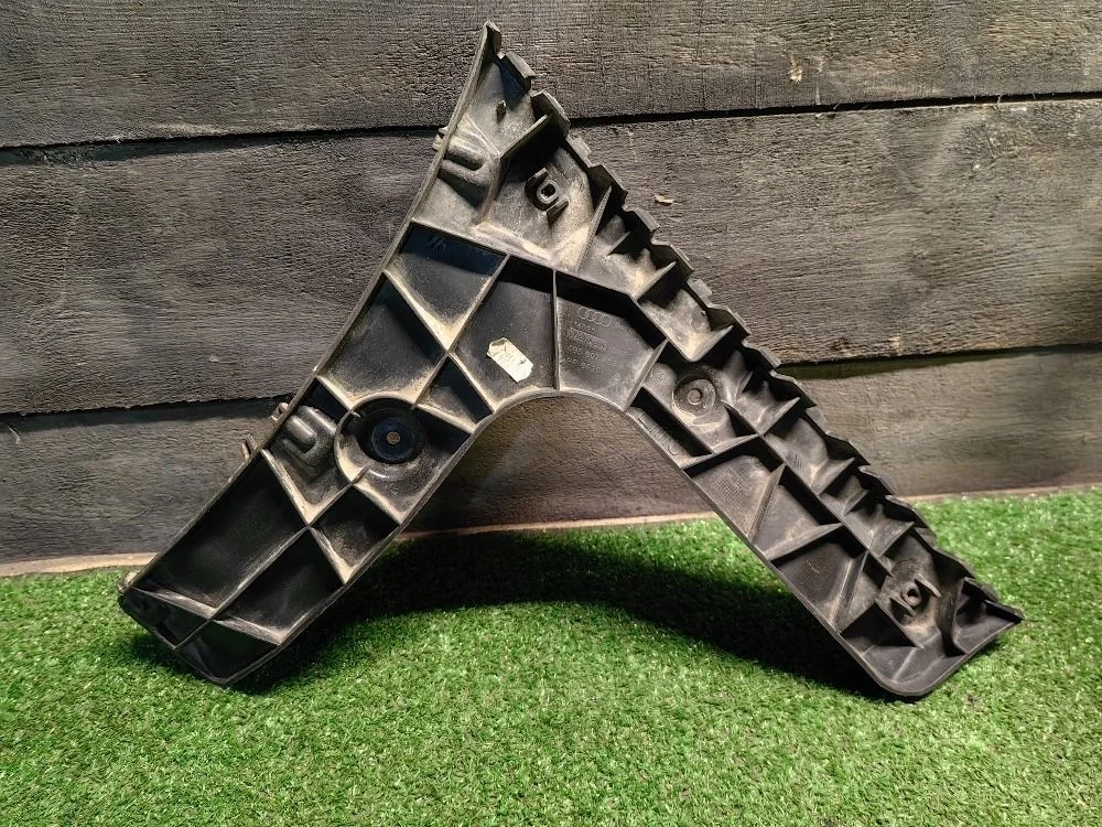 Кронштейн заднего бампера левый Audi A6 C7