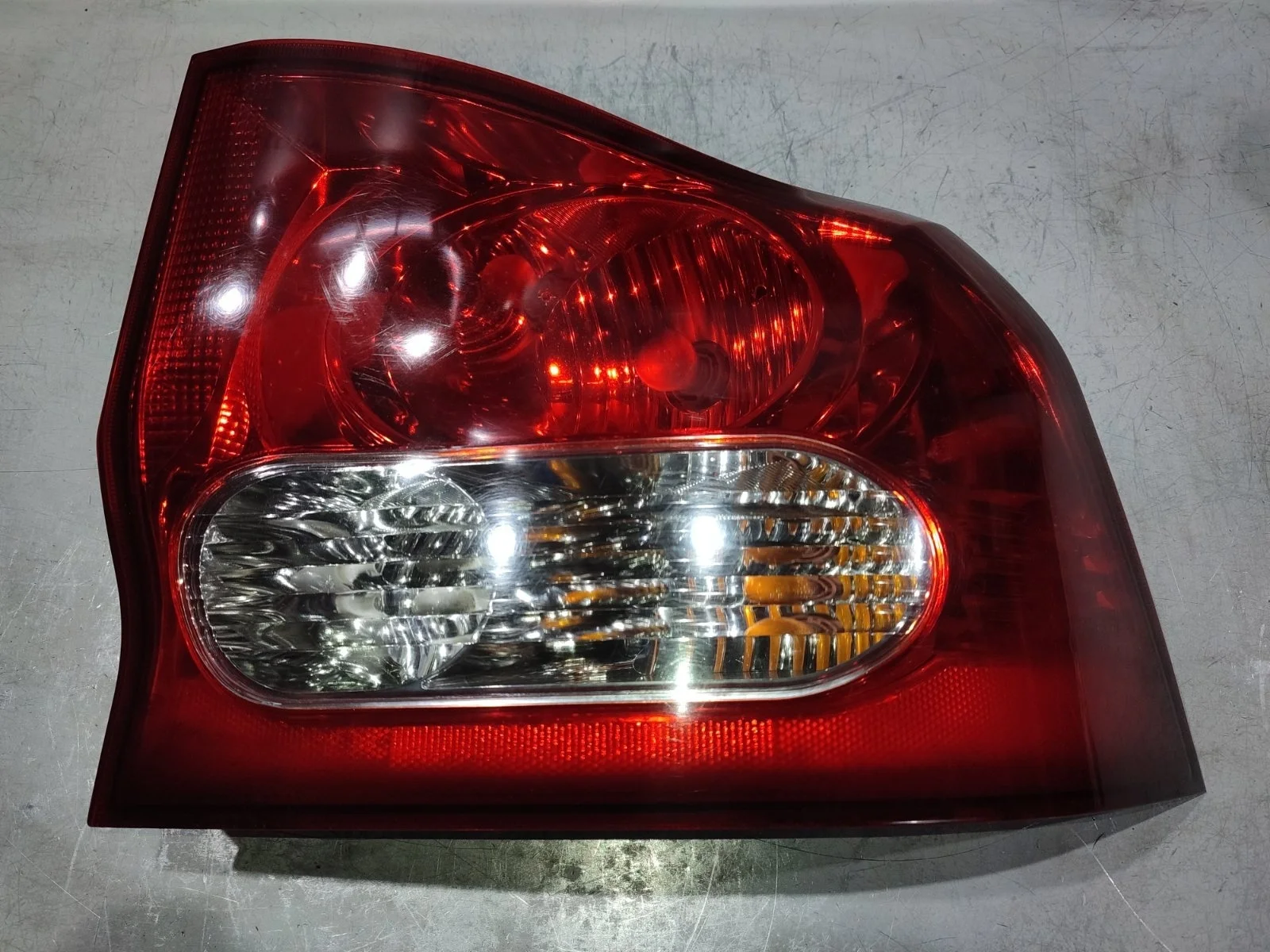 Фонарь Ssang Yong Actyon 2007 C100