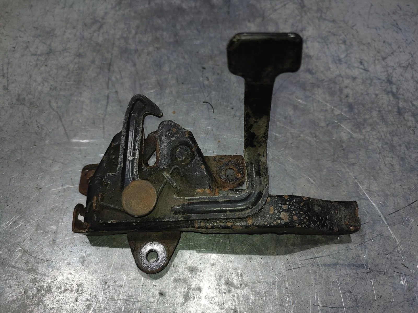 Замок капота Ssang Yong Actyon 2007 C100