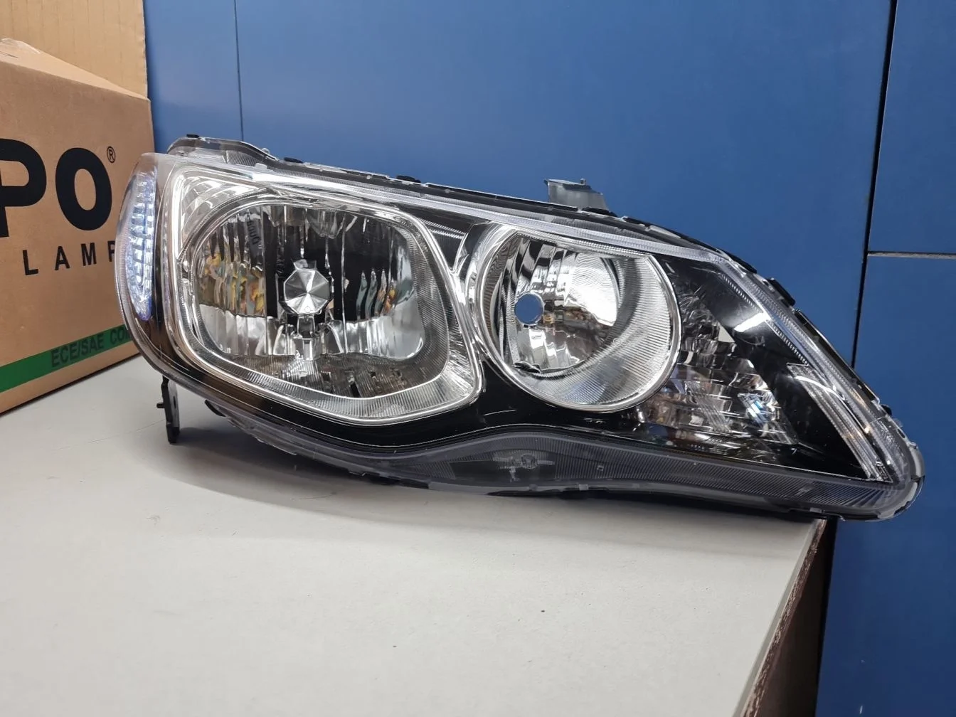 Фара правая для Honda Civic 4D 2006-2012